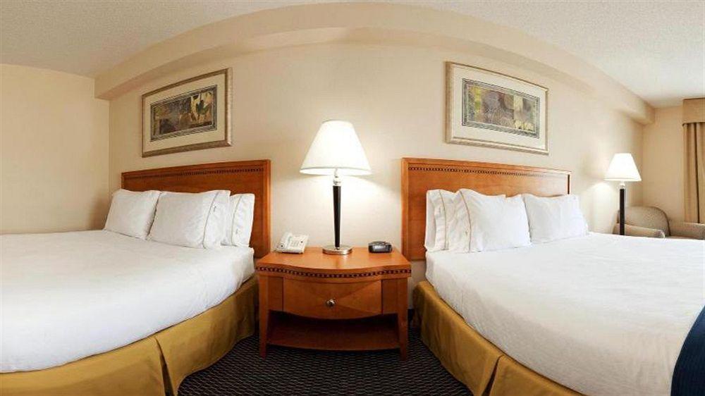 Holiday Inn Express Richmond-Brandermill-Hull Street By Ihg Exterior foto