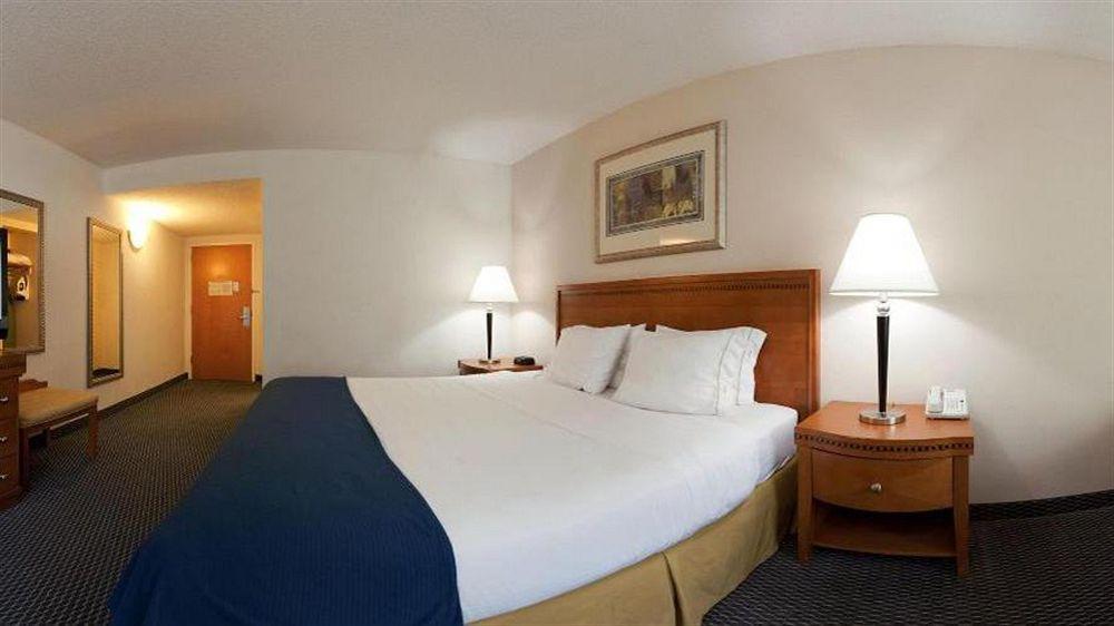 Holiday Inn Express Richmond-Brandermill-Hull Street By Ihg Exterior foto