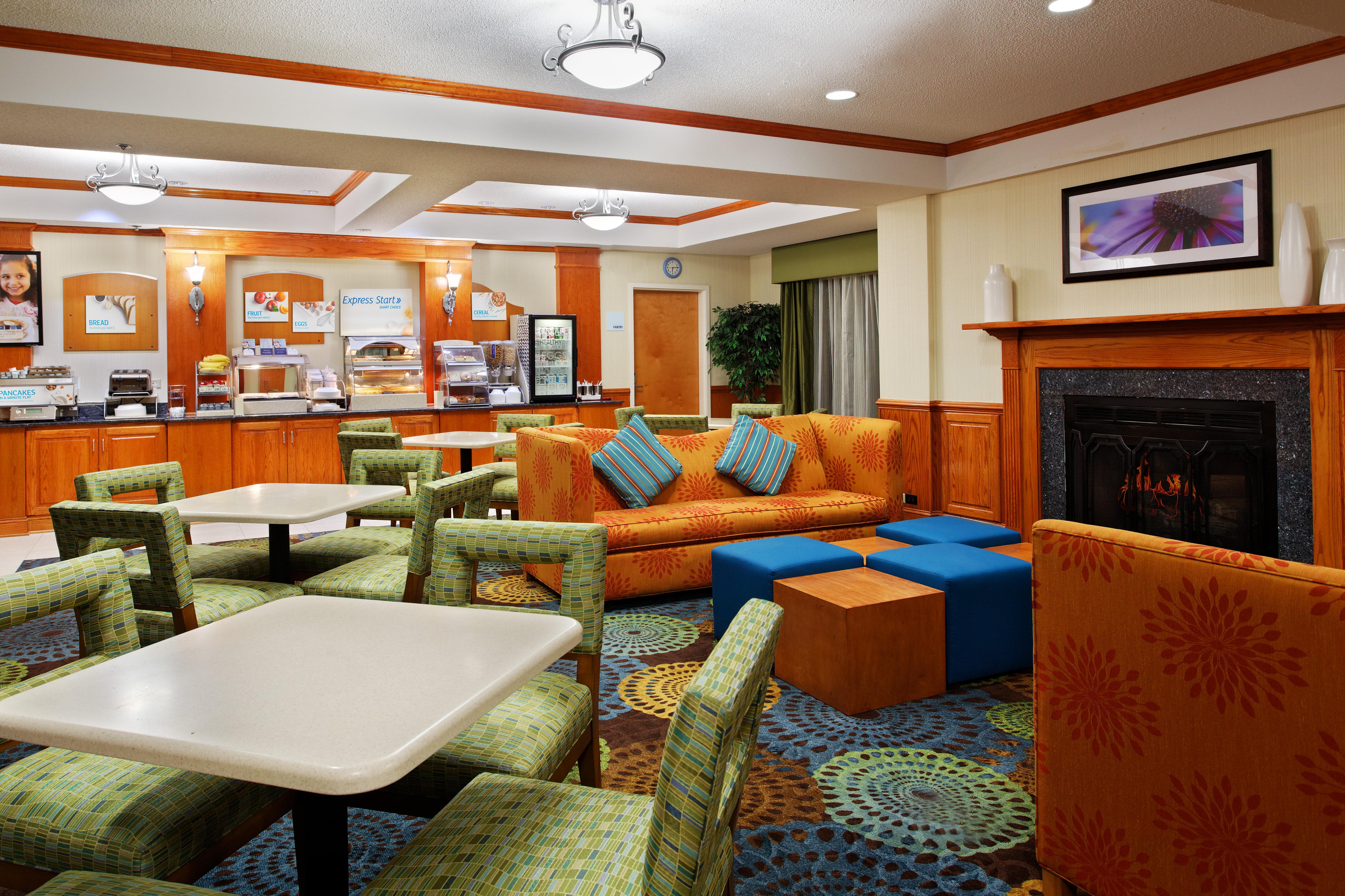 Holiday Inn Express Richmond-Brandermill-Hull Street By Ihg Exterior foto